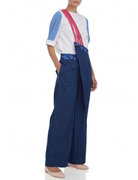 Wide leg trousers with one-shoulder suspenders 